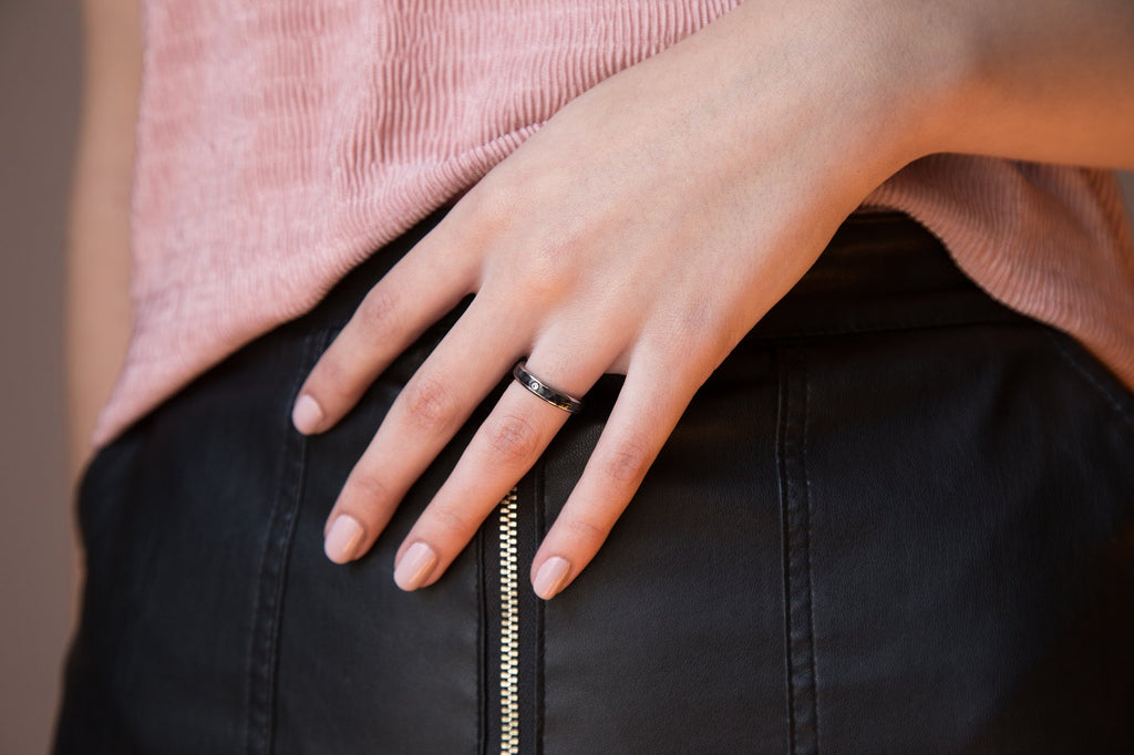 Anillo fibra de carbono twill y titanio