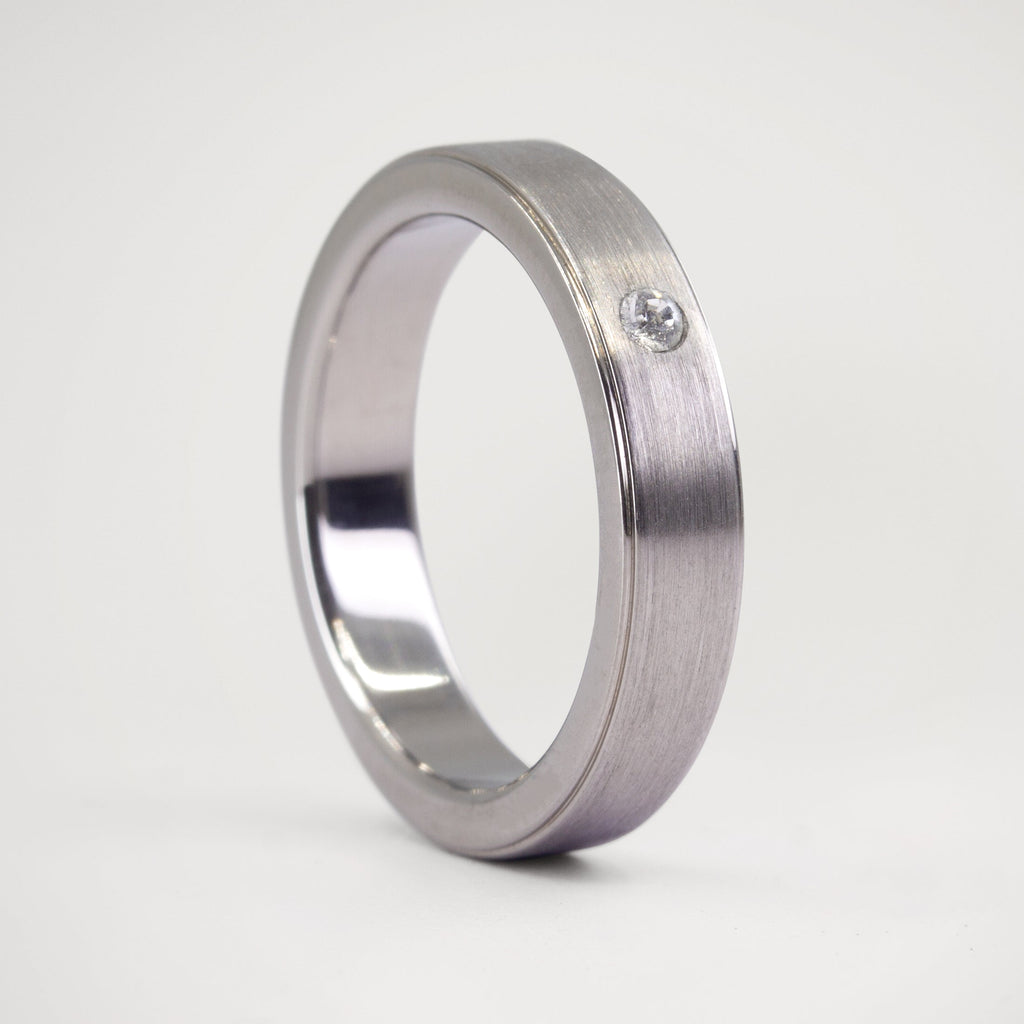 Anillo titanio cepillado cristal