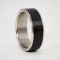 Anillo parallels en concreto negro