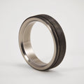 Anillo bajorrelieve fibra de carbono y titanio